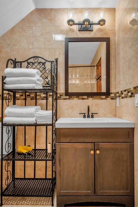 Ferienwohnung Golden Gem In Heart Of East Rock Quiet 3Br Near Dt And Yale New Haven Exterior foto